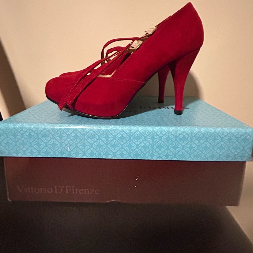 VITTORIO D’FIRENZE RED SIZE. 8 NEW with box